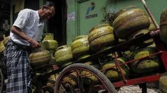 Pangkalan gas elpiji di kawasan Tanah Abang, Jakarta, Jumat (14/4).