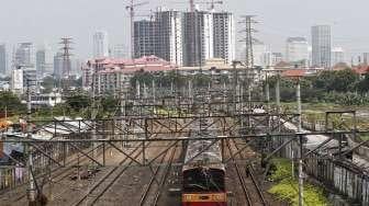 Deretan gedung bertingkat di Jakarta, Jumat (14/4).