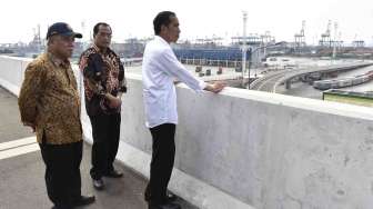 Peresmian Jalan Tol Akses Pelabuhan Tanjung Priok di Jakarta, Sabtu (15/4).