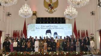 Peringatan Konferensi Asia Afrika dengan tema Keragaman Indonesia di Istana Negara, Jakarta, Selasa (18/4).