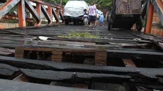 Jembatan Rusak di Karet