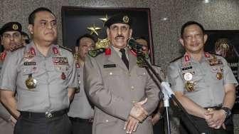 Kapolri Jenderal Pol Tito Karnavian bersama dengan Kepala Kepolisian Arab Saudi Uthman bin Nasher al Mukhrij memberikan keterangan pers usai melakukan pertemuan di Mabes Polri, Jakarta, Selasa (18/4).