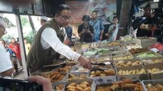 Sebelum ke TPS, Anies Beli Kue di Pasar Cinere, untuk Siapa?