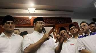 Keterangan pers mengenai hasil hitung cepat (quick count) di kediaman Prabowo, Kertanegara, Jakarta, Rabu (19/4).