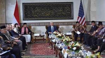 Wakil Presiden Amerika Serikat Michael R. Pence mengunjungi Masjid Istiqlal di Jakarta, Kamis (20/4).