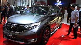 Ajang Indonesia International Motor Show (IIMS) 2017 di JIExpo Kemayoran, Jakarta, Jumat (28/4/2017). [Suara.com/Oke Atmaja]