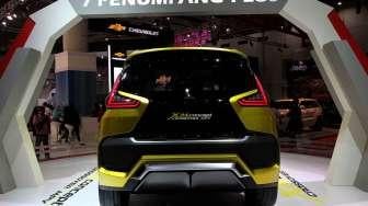 Tampak belakang mobil Mitsubishi XM Concept yang dipajang di perhelatan Indonesia International Motor Show (IIMS) 2017, JIExpo Kemayoran, Jakarta, Jumat (28/4/2017). [Suara.com/Oke Atmaja]