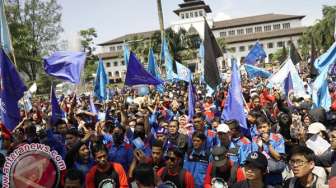 Kapolrestabes Bandung Didesak Pecat Polisi yang Memiting Leher Jurnalis