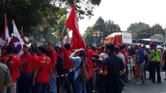 Geruduk Kantor Disnakertrans DKI, Ini Tuntutan Buruh FSPM