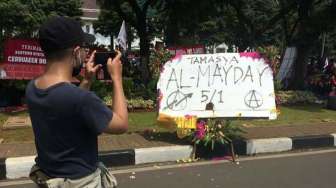 Hari Buruh, Ada Tulisan 'Tamasya Al-May Day 5/1' di Bunga Ahok