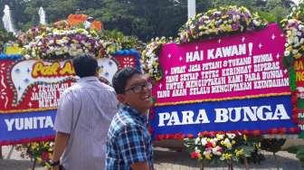 Haru, Karangan Bunga Dibakar, Pendukung Ahok Kirim Bunga Lagi