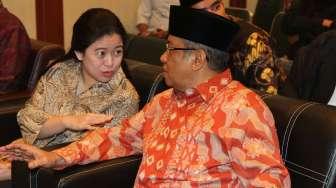 Menko PMK Puan Maharani bersama Ketua PBNU Said Aqil Siradj melakukan MOU di kantor PBNU, Jakarta, Rabu (3/5).