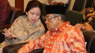 Menko PMK Puan Maharani bersama Ketua PBNU Said Aqil Siradj melakukan MOU di kantor PBNU, Jakarta, Rabu (3/5).