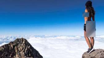 Telanjang di Gunung Keramat, Model Cantik Ini Picu Amarah Warga