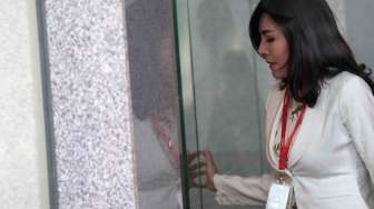 Istri tersangka kasus dugaan korupsi KTP elektronik Andi Agustinus alias Andi Narogong, Inayah menjalani pemeriksaan di Gedung KPK, Jakarta, Jumat (5/5).