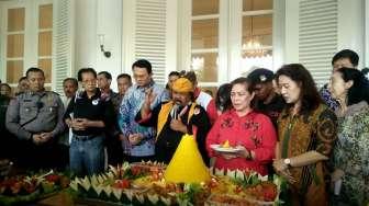 Warga Padepokan Potong Tumpeng Buat Hargai Kerja Ahok
