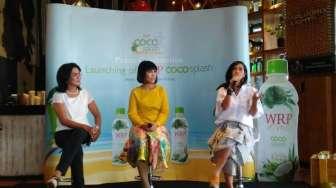Minuman Air Kelapa Ini Bikin Perempuan Cantik dan Sehat