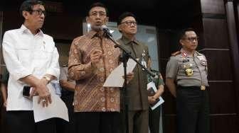 Menko Polhukam Wiranto memberikan keterangan pers terkait ormas Hizbut Tahir Indonesia (HTI) di Jakarta, Senin (8/5).