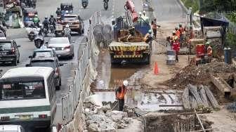 Proyek pembangunan Underpass Matraman-Salemba, Jakarta, Rabu (10/5).