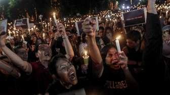 Aksi 1000 lilin untuk Basuki Tjahaja Purnama (Ahok) di Tugu Proklamasi, Jakarta, Rabu (10/5).