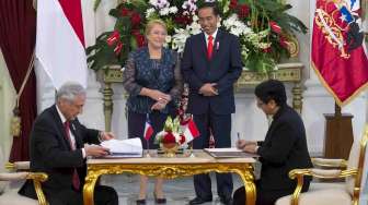 Presiden Joko Widodo menerima kunjungan Presiden Chile Michelle Bachelet di Istana Merdeka, Jakarta, Jumat (12/5).