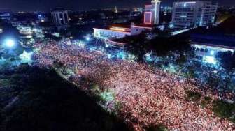 Ribuan Warga Surabaya Nyalakan Lilin Demi Tegaknya NKRI