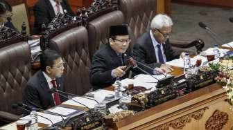 Sidang Paripurna ke-25 Masa Persidangan V Tahun Sidang 2016-2017 di Gedung Nusantara II DPR RI, Komplek Parlemen, Senayan, Jakarta, Jumat (19/5).