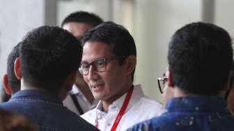 Wakil Gubernur DKI Jakarta terpilih, Sandiaga Uno, saat di Gedung Komisi Pemberantasan Korupsi (KPK) terkait pemeriksaan dua kasus dugaan korupsi, di Jakarta, Selasa (23/5/2017). [Suara.com/Oke Atmaja]