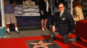 Bintang 007 Roger Moore Meninggal Dunia