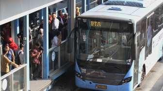 Awak Transjakarta Mogok di Harmoni, Layanan Terganggu