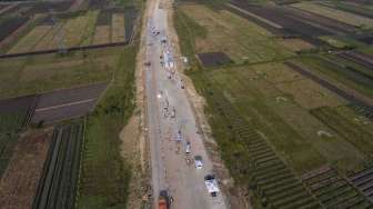 Pembangunan jalan Tol Pejagan-Pemalang di Dukuhturi, Tegal, Jawa Tengah, Jumat (26/5).