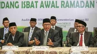 Menteri Agama Lukman Hakim Saifuddin menyampaikan keputusan hasil sidang Isbat penentuan awal Ramadan 1438 H di Kementerian Agama, Jakarta, Jumat (26/5).