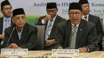 Menteri Agama Lukman Hakim Saifuddin menyampaikan keputusan hasil sidang Isbat penentuan awal Ramadan 1438 H di Kementerian Agama, Jakarta, Jumat (26/5).