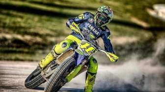 Jatuh Saat Latihan Motocross, Rossi Diragukan Tampil di MotoGP Italia