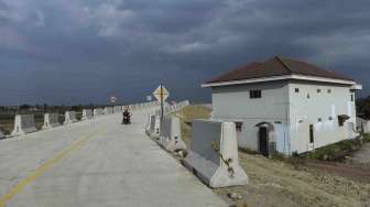 Pembangunan jalan Tol Pejagan-Pemalang di Dukuhturi, Tegal, Jawa Tengah, Jumat (26/5).