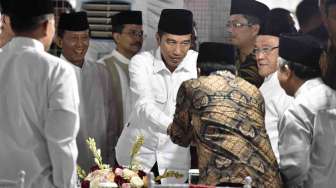 Presiden Joko Widodo menghadiri buka puasa bersama di Rumah Dinas Ketua MPR Zulkifli Hasan, di Jakarta, Jumat (2/6).