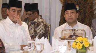 Presiden Joko Widod dan Ketua DPR Setya Novanto berbuka puasa bersama di kediaman dinas Ketua DPR di kompleks Widya Chandra, Jakarta, Senin (5/6).