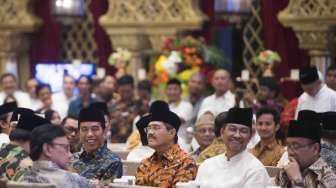 Presiden Joko Widodo menghadiri acara buka puasa bersama di kediaman Ketua DPD, Jakarta, Selasa (6/6).