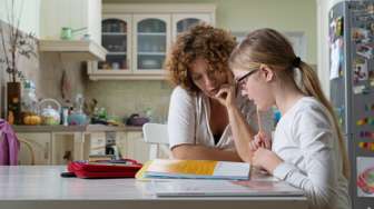Dear Parents, Ini Tips Agar Anak Tetap Fokus Selama Belajar di Rumah Aja