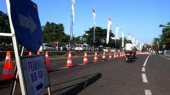 Kendaraan bermotor terlihat melintas di kawasan Jalan Matraman, Jakarta, saat dilakukan rekayasa lalu lintas, Kamis (8/6/2017). [Suara.com/Oke Atmaja]