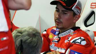 Performa Masih Naik Turun, Lorenzo: Motor Ducati 'Sedikit Gila'