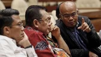 Ketua Pansus panitia Angket KPK Agun Gunandjar didampingi Wakil Ketua Risa Mariska dan Wakil Ketua Taufiqulhadi menggelar rapat perdana Pansus Angket KPK di kompleks Parlemen, Senayan, Jakarta, Kamis (8/6).