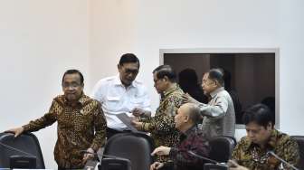 Rapat terbatas Memperkuat Peran Bulog dalam Ketahanan Pangan Nasionalis, di Kantor Presiden, Jakarta, Selasa (13/6).