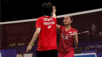 Pebulutangkis tunggal putri Indonesia, Fitriani, menang atas tunggal putri Hong Kong, Cheung Ngan Yi, di babak pertama BCA Indonesia Open 2017 di Jakarta Convention Center, Senayan, Selasa (13/6/2017). [Suara.com/Kurniawan Mas'ud]