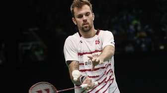 Pebulutangkis tunggal putra unggulan keempat asal Denmark Jan O Jorgensen melawan tunggal putra India Kidambi Srikanth pada babak kedua BCA Indonesia Open 2017, di Jakarta Convention Center, Jakarta, Kamis (15/6).