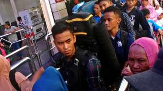 Suasana di Stasiun Pasar Senen, Jakarta Pusat, Kamis (15/6).