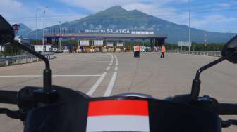 Gerbang Tol Salatiga, Jawa Tengah, Kamis (15/6).