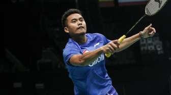 Pebulutangkis ganda campuran Indonesia, Tontowi Ahmad, saat beraksi di babak kedua BCA Indonesia Open 2017 di Jakarta Convention Center, Senayan, Jumat (16/6/2017) dini hari. [Suara.com/Kurniawan Mas'ud]