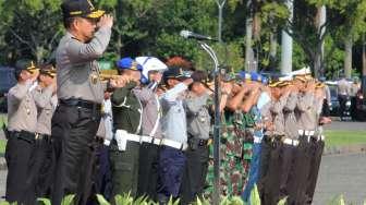 Kapolri Jenderal Tito Karnavian saat memimpin apel gelar pasukan Operasi Ramadniya 2017 di lapangan Silang Monas, Jakarta, Senin (19/6/2017). [Suara.com/Oke Atmaja]