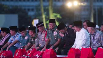 Presiden Joko Widodo menghadiri acara buka puasa bersama di Markas Besar TNI Cilangkap, Jakarta, Senin (19/6).